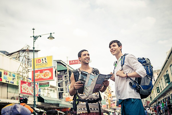 포토 JPG 주간 서양인 외국인 라이프스타일 응시 남자 맨라이프 해외여행 여행 지도 배낭 태국 2014년태국 서기 미소 들기 사람 상반신 20대 성인 야외 두명 앞모습 친구 청춘 시장 배낭여행 방콕 카오산로드 성인남자만 청년만 청년남자만 국내포토 자연요소 해외기획촬영 해외 시선 아시아 뷰포인트 컨셉 가방 관계 모션 표정 인종 청년 생활 남자만 성인만 파일형식