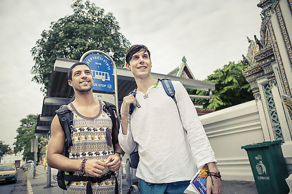 포토 JPG 주간 서양인 외국인 라이프스타일 응시 남자 여유 맨라이프 해외여행 여행 배낭 태국 거리 함께함 2014년태국 서기 미소 들기 사람 상반신 20대 성인 야외 두명 앞모습 친구 청춘 기다림 버스정류장 가이드북 배낭여행 방콕 성인남자만 청년만 청년남자만 국내포토 자연요소 해외기획촬영 해외 시선 감정 아시아 뷰포인트 컨셉 가방 관계 모션 표정 인종 청년 생활 역 남자만 성인만 파일형식