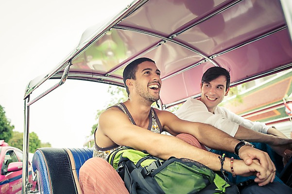 포토 JPG 주간 서양인 외국인 라이프스타일 응시 남자 맨라이프 해외여행 여행 이동 배낭 태국 2014년태국 미소 사람 앉기 상반신 20대 성인 야외 두명 옆모습 친구 청춘 배낭여행 방콕 성인남자만 청년만 청년남자만 국내포토 자연요소 해외기획촬영 해외 시선 아시아 뷰포인트 컨셉 가방 관계 모션 표정 인종 청년 생활 남자만 성인만 파일형식