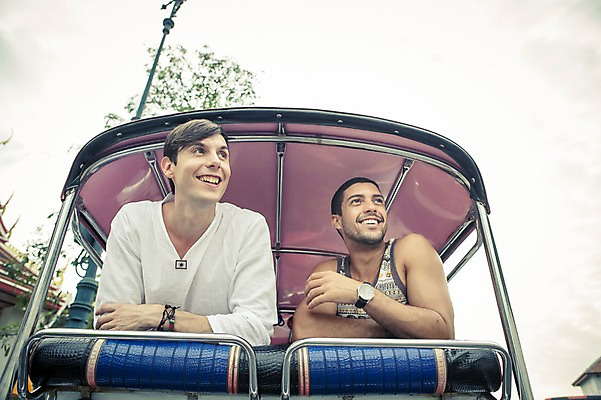 포토 JPG 주간 서양인 외국인 라이프스타일 응시 남자 맨라이프 해외여행 여행 이동 태국 2014년태국 미소 사람 앉기 상반신 20대 성인 야외 두명 앞모습 친구 청춘 배낭여행 방콕 성인남자만 청년만 청년남자만 국내포토 자연요소 해외기획촬영 해외 시선 아시아 뷰포인트 컨셉 관계 모션 표정 인종 청년 생활 남자만 성인만 파일형식