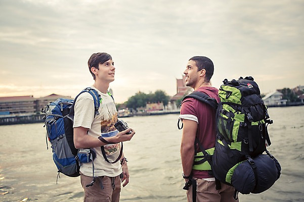 포토 JPG 주간 서양인 외국인 라이프스타일 응시 남자 여유 맨라이프 해외여행 여행 배낭 태국 하늘 함께함 2014년태국 서기 들기 사람 상반신 20대 성인 야외 두명 옆모습 친구 청춘 강 카메라 배낭여행 방콕 성인남자만 청년만 청년남자만 국내포토 자연요소 해외기획촬영 해외 시선 감정 아시아 뷰포인트 컨셉 가방 관계 모션 인종 청년 생활 전자제품 남자만 성인만 파일형식