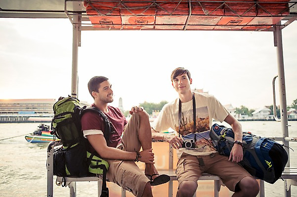 포토 JPG 주간 서양인 외국인 라이프스타일 응시 남자 맨라이프 해외여행 여행 이동 배낭 태국 2014년태국 미소 사람 앉기 상반신 20대 성인 야외 두명 앞모습 친구 청춘 강 카메라 배낭여행 방콕 수상버스 성인남자만 청년만 청년남자만 국내포토 자연요소 해외기획촬영 해외 시선 아시아 뷰포인트 컨셉 가방 관계 모션 버스 표정 인종 청년 생활 전자제품 남자만 성인만 파일형식