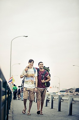 포토 JPG 주간 전신 서양인 외국인 라이프스타일 남자 여유 맨라이프 해외여행 여행 배낭 태국 하늘 어깨동무 함께함 2014년태국 미소 사람 20대 성인 야외 두명 앞모습 친구 청춘 걷기 우정 배낭여행 방콕 가교 성인남자만 청년만 청년남자만 국내포토 자연요소 해외기획촬영 해외 건축물 감정 아시아 뷰포인트 포즈 컨셉 가방 관계 모션 표정 인종 청년 생활 남자만 성인만 파일형식