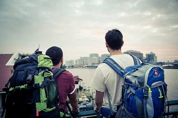 포토 JPG 주간 서양인 외국인 구름 라이프스타일 남자 여유 맨라이프 해외여행 여행 배낭 태국 하늘 함께함 2014년태국 서기 사람 상반신 20대 성인 야외 두명 뒷모습 친구 청춘 강 우정 배낭여행 방콕 가교 성인남자만 청년만 청년남자만 국내포토 자연요소 해외기획촬영 해외 건축물 감정 아시아 뷰포인트 컨셉 가방 관계 모션 인종 청년 생활 남자만 성인만 파일형식