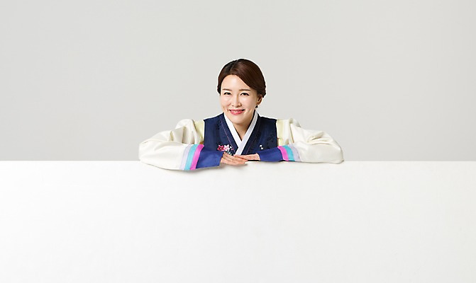 포토 JPG 스튜디오촬영 한국전통 라이프스타일 배너 여자 명절 40대 중년 모션 중년라이프 실내 한명 서기 미소 사람 동양인 상반신 성인 앞모습 설날 추석 기댐 한국인 전통의상 한복 알림 여자만 여자한명만 성인여자만 성인한명만 성인여자한명만 중년만 중년여자만 중년여자한명만 성인만 국내포토 1 전통 기념일 뷰포인트 한국 표정 인종 내부 생활 파일형식