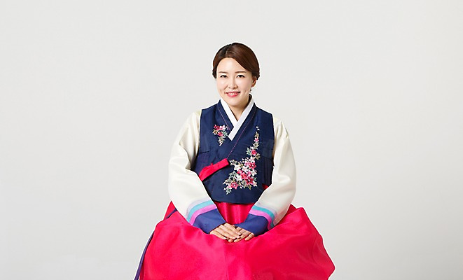 포토 JPG 스튜디오촬영 한국전통 라이프스타일 여자 명절 40대 중년 모션 중년라이프 실내 한명 미소 사람 앉기 동양인 상반신 성인 앞모습 설날 추석 한국인 전통의상 한복 손모으기 여자만 여자한명만 성인여자만 성인한명만 성인여자한명만 중년만 중년여자만 중년여자한명만 성인만 국내포토 1 전통 기념일 뷰포인트 한국 표정 인종 손짓 내부 생활 파일형식