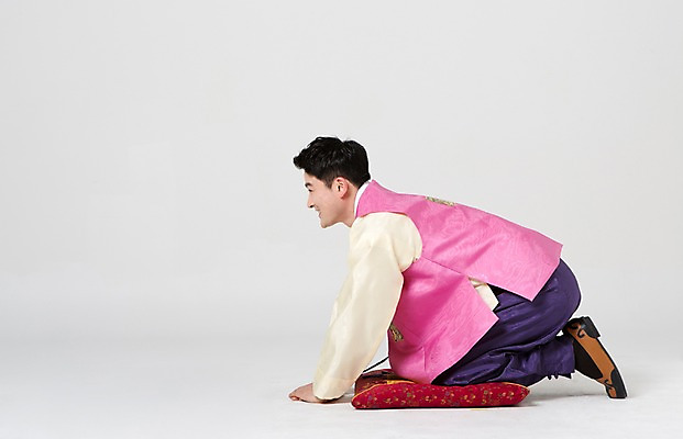 포토 JPG 스튜디오촬영 전신 한국전통 라이프스타일 명절 남자 40대 중년 모션 중년라이프 실내 방석 한명 사람 동양인 성인 옆모습 설날 한국인 절 전통의상 한복 남자만 남자한명만 성인남자만 성인한명만 성인남자한명만 중년만 중년남자만 중년남자한명만 성인만 국내포토 1 전통 기념일 뷰포인트 한국 인종 내부 생활 인사 파일형식