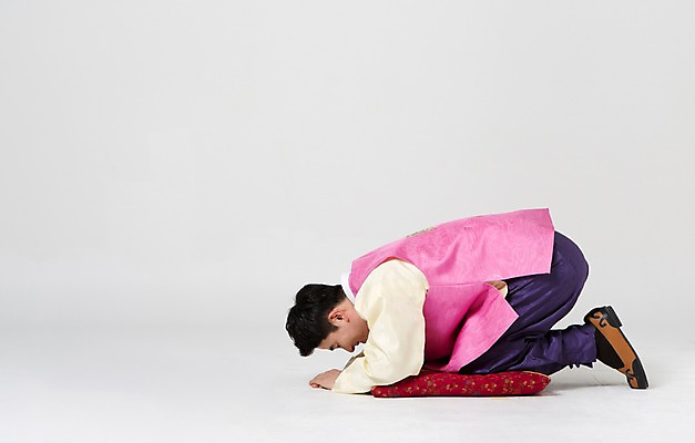 포토 JPG 스튜디오촬영 전신 한국전통 라이프스타일 명절 남자 엎드리기 40대 중년 모션 중년라이프 실내 방석 한명 사람 동양인 성인 설날 한국인 절 전통의상 한복 남자만 남자한명만 성인남자만 성인한명만 성인남자한명만 중년만 중년남자만 중년남자한명만 성인만 국내포토 1 전통 기념일 한국 인종 내부 생활 인사 파일형식