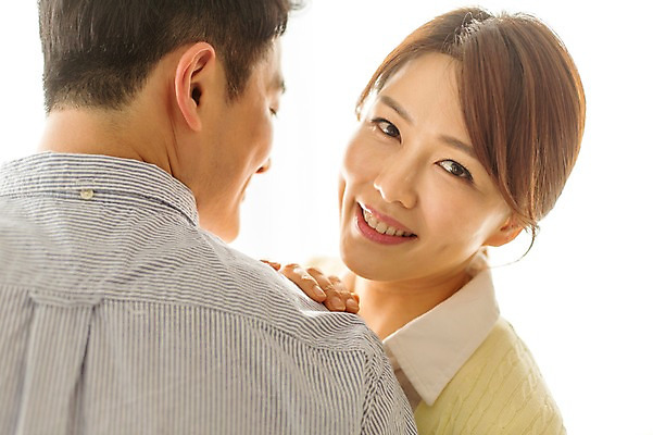 포토 JPG 스튜디오촬영 라이프스타일 부부 여자 남자 40대 중년 모션 중년라이프 휴식 실내 미소 사람 동양인 상반신 성인 두명 앞모습 뒷모습 손들기 한국인 중년부부 중년만 성인만 국내포토 커플 뷰포인트 컨셉 표정 인종 내부 생활 파일형식