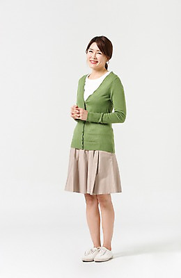 포토 JPG 스튜디오촬영 전신 라이프스타일 여자 40대 모션 중년라이프 실내 한명 서기 미소 사람 손짓 성인 옆모습 캐주얼 한국인 중년여자한명만 국내포토 1 옷 뷰포인트 중년 표정 동양인 내부 생활 여자한명만 중년여자만 파일형식