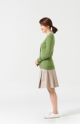 포토 JPG 스튜디오촬영 전신 라이프스타일 여자 40대 모션 중년라이프 실내 한명 서기 미소 사람 손짓 성인 옆모습 캐주얼 한국인 중년여자한명만 국내포토 1 옷 뷰포인트 중년 표정 동양인 내부 생활 여자한명만 중년여자만 파일형식