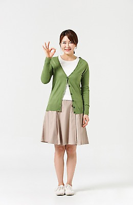 포토 JPG 스튜디오촬영 전신 라이프스타일 여자 40대 모션 중년라이프 실내 한명 서기 미소 사람 손짓 성인 앞모습 캐주얼 한국인 OK 중년여자한명만 국내포토 1 옷 뷰포인트 중년 표정 동양인 내부 생활 여자한명만 중년여자만 파일형식