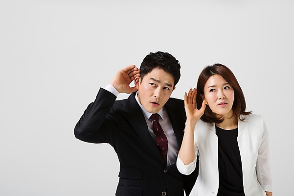 포토 JPG 스튜디오촬영 라이프스타일 부부 여자 남자 40대 중년 비즈니스 모션 중년라이프 실내 서기 들기 사람 동양인 정장 손짓 상반신 성인 두명 앞모습 듣기 한국인 비즈니스맨 비즈니스우먼 집중 동료 중년부부 맞벌이 중년만 성인만 국내포토 커플 옷 뷰포인트 컨셉 관계 인종 내부 생활 직장인 파일형식