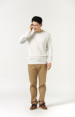 포토 JPG 스튜디오촬영 전신 라이프스타일 남자 40대 모션 중년라이프 남편 실내 표정 한명 서기 사람 손짓 성인 앞모습 고통 한국인 찡그림 두통 중년남자한명만 국내포토 1 감정 뷰포인트 중년 동양인 내부 생활 질병 남자한명만 중년남자만 파일형식