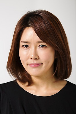 포토 JPG 스튜디오촬영 라이프스타일 여자 40대 모션 중년라이프 실내 한명 사람 상반신 성인 앞모습 한국인 찡그림 주부 심각 중년여자한명만 국내포토 1 뷰포인트 중년 컨셉 표정 동양인 내부 생활 여자한명만 중년여자만 파일형식