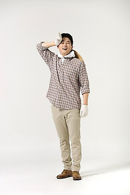 포토 JPG 스튜디오촬영 전신 라이프스타일 남자 40대 장갑 모션 중년라이프 실내 한명 서기 사람 손짓 성인 앞모습 한국인 농부 땀 닦기 중년남자한명만 소상공인 국내포토 직업 1 잡화 뷰포인트 중년 동양인 내부 생활 경제 상인 남자한명만 중년남자만 파일형식