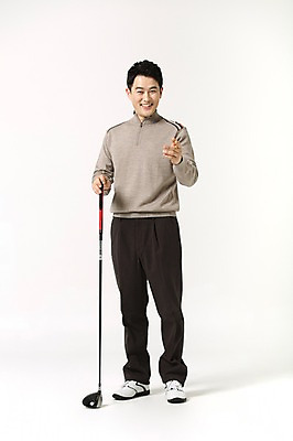 포토 JPG 스튜디오촬영 전신 라이프스타일 남자 40대 골프 모션 중년라이프 실내 한명 서기 미소 들기 사람 손짓 성인 취미 앞모습 골프채 한국인 중년남자한명만 국내포토 1 뷰포인트 중년 골프용품 표정 동양인 내부 생활 구기 남자한명만 중년남자만 파일형식
