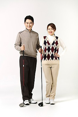 포토 JPG 스튜디오촬영 전신 라이프스타일 부부 여자 남자 40대 중년 허리손 골프 모션 중년라이프 실내 서기 미소 들기 사람 동양인 성인 취미 두명 앞모습 골프채 한국인 중년부부 중년만 성인만 국내포토 커플 뷰포인트 포즈 골프용품 표정 인종 내부 생활 구기 파일형식
