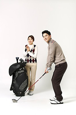 포토 JPG 스튜디오촬영 전신 라이프스타일 부부 응시 여자 남자 40대 중년 골프 모션 중년라이프 실내 서기 미소 들기 사람 동양인 성인 두명 앞모습 옆모습 골프채 한국인 박수 골프가방 중년부부 중년만 성인만 국내포토 커플 시선 뷰포인트 가방 골프용품 표정 인종 손짓 내부 생활 구기 파일형식