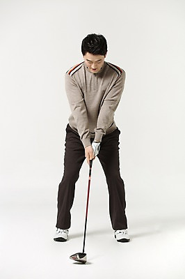 포토 JPG 스튜디오촬영 전신 라이프스타일 남자 40대 골프 모션 중년라이프 실내 한명 서기 들기 사람 성인 취미 앞모습 골프채 한국인 골프장갑 중년남자한명만 내려보기 국내포토 1 뷰포인트 중년 장갑 골프용품 동양인 내부 생활 구기 남자한명만 중년남자만 파일형식