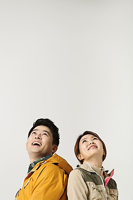 포토 JPG 스튜디오촬영 라이프스타일 부부 여자 남자 40대 중년 모션 중년라이프 실내 미소 사람 동양인 상반신 성인 두명 옆모습 등산 한국인 올려보기 등맞대기 중년부부 중년만 성인만 국내포토 커플 뷰포인트 표정 인종 내부 생활 트래킹 파일형식