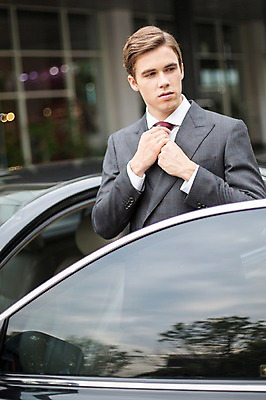 포토 JPG 주간 서양인 외국인 라이프스타일 응시 남자 맨라이프 비즈니스 모션 자동차 2014년태국 한명 서기 사람 정장 상반신 성인 야외 앞모습 30대 직장인 비즈니스맨 고급 성인남자한명만 장년만 장년남자만 장년남자한명만 국내포토 자연요소 해외기획촬영 직업 1 시선 옷 육상교통 뷰포인트 컨셉 인종 생활 장년 남자만 남자한명만 성인남자만 성인만 파일형식