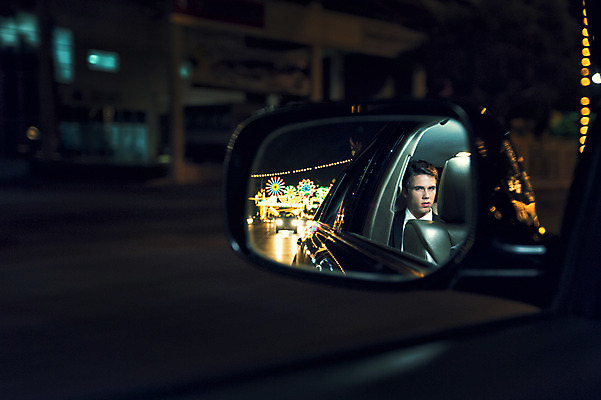 포토 JPG 서양인 외국인 라이프스타일 남자 얼굴 맨라이프 야경 비즈니스 모션 자동차 2014년태국 한명 사람 앉기 정장 성인 야외 신체부위 30대 직장인 비즈니스맨 고급 백미러 성인남자한명만 장년만 장년남자만 장년남자한명만 국내포토 해외기획촬영 직업 1 옷 육상교통 컨셉 인종 생활 장년 야간 남자만 남자한명만 성인남자만 성인만 파일형식 풍경_경치