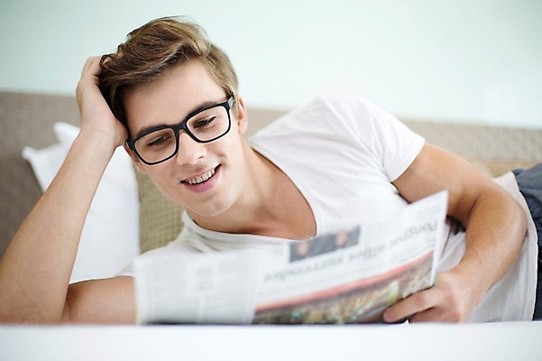 포토 JPG 서양인 외국인 라이프스타일 남자 맨라이프 비즈니스 모션 숙소 휴식 실내 2014년태국 한명 미소 사람 상반신 성인 앞모습 30대 눕기 직장인 비즈니스맨 신문 읽기 성인남자한명만 장년만 장년남자만 장년남자한명만 안경낌 국내포토 해외기획촬영 직업 1 안경 뷰포인트 컨셉 표정 인종 내부 생활 간행물 장년 뉴스 남자만 남자한명만 성인남자만 성인만 파일형식