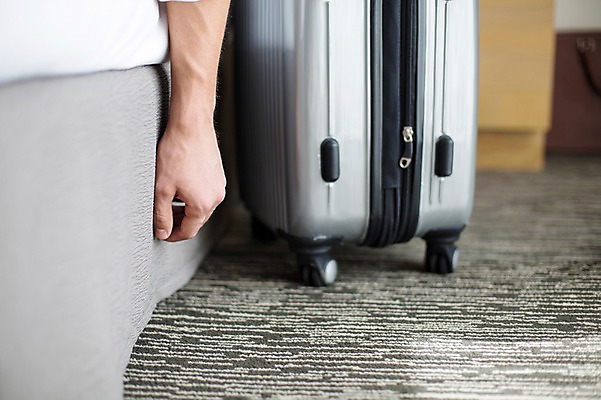 포토 JPG 서양인 외국인 라이프스타일 남자 여유 맨라이프 비즈니스 모션 숙소 휴식 실내 2014년태국 한명 사람 성인 신체부위 30대 캐리어 침대 비즈니스맨 팔 성인남자한명만 장년만 장년남자만 장년남자한명만 국내포토 해외기획촬영 1 감정 가구 컨셉 인종 내부 생활 장년 여행가방 직장인 남자만 남자한명만 성인남자만 성인만 파일형식