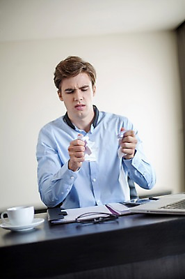 포토 JPG 서양인 외국인 라이프스타일 남자 종이 안경 커피 맨라이프 비즈니스 모션 스트레스 실내 2014년태국 한명 사람 앉기 정장 상반신 성인 앞모습 컵 30대 노트북 짜증 직장인 비즈니스맨 찡그림 책상 문서 찢어짐 성인남자한명만 장년만 장년남자만 장년남자한명만 국내포토 해외기획촬영 직업 1 식기 잡화 옷 감정 음료 뷰포인트 가구 표정 인종 내부 생활 장년 전자제품 남자만 남자한명만 성인남자만 성인만 파일형식