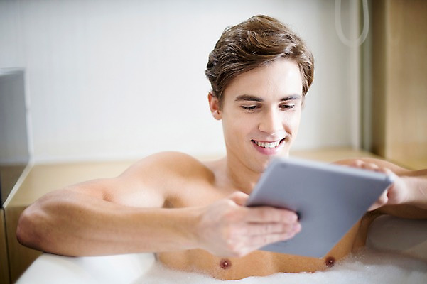 포토 JPG 서양인 외국인 라이프스타일 남자 여유 맨라이프 비즈니스 모션 휴식 욕조 실내 2014년태국 한명 미소 들기 사람 앉기 상반신 성인 앞모습 30대 태블릿 웹서핑 비즈니스맨 거품목욕 성인남자한명만 장년만 장년남자만 장년남자한명만 국내포토 해외기획촬영 1 감정 뷰포인트 컨셉 표정 인종 내부 생활 장년 전자제품 스마트기기 목욕 거품 직장인 남자만 남자한명만 성인남자만 성인만 파일형식