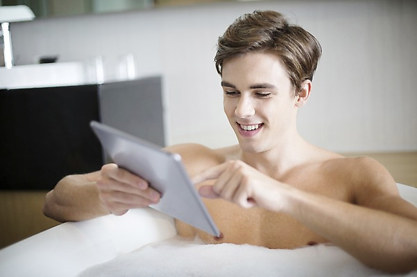 포토 JPG 서양인 외국인 라이프스타일 남자 여유 맨라이프 비즈니스 모션 휴식 욕조 실내 2014년태국 한명 미소 들기 사람 앉기 손짓 상반신 성인 30대 태블릿 터치 욕실 웹서핑 비즈니스맨 거품목욕 성인남자한명만 장년만 장년남자만 장년남자한명만 국내포토 해외기획촬영 1 감정 컨셉 표정 인종 내부 생활 장년 전자제품 스마트기기 목욕 거품 직장인 남자만 남자한명만 성인남자만 성인만 파일형식