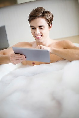 포토 JPG 서양인 외국인 라이프스타일 남자 여유 맨라이프 비즈니스 모션 휴식 욕조 실내 2014년태국 한명 미소 들기 사람 앉기 손짓 상반신 성인 앞모습 30대 태블릿 욕실 웹서핑 직장인 비즈니스맨 거품목욕 성인남자한명만 장년만 장년남자만 장년남자한명만 국내포토 해외기획촬영 직업 1 감정 뷰포인트 컨셉 표정 인종 내부 생활 장년 전자제품 스마트기기 목욕 거품 남자만 남자한명만 성인남자만 성인만 파일형식