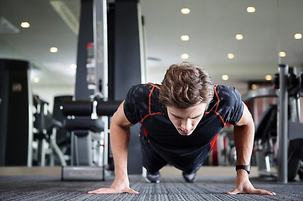 포토 JPG 전신 서양인 외국인 라이프스타일 남자 엎드리기 맨라이프 모션 실내 2014년태국 한명 사람 성인 30대 운동 운동기구 헬스 헬스장 변화 목표 팔굽혀펴기 열정 성인남자한명만 장년만 장년남자만 장년남자한명만 맨몸운동 국내포토 해외기획촬영 1 감정 컨셉 건강 인종 내부 생활 장년 남자만 남자한명만 성인남자만 성인만 파일형식