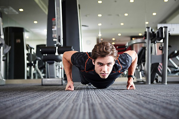 포토 JPG 전신 서양인 외국인 라이프스타일 남자 엎드리기 맨라이프 모션 실내 2014년태국 한명 사람 손짓 성인 앞모습 30대 운동 운동기구 헬스 헬스장 변화 목표 팔굽혀펴기 열정 성인남자한명만 장년만 장년남자만 장년남자한명만 맨몸운동 국내포토 해외기획촬영 1 감정 뷰포인트 컨셉 건강 인종 내부 생활 장년 남자만 남자한명만 성인남자만 성인만 파일형식