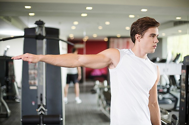 포토 JPG 서양인 외국인 라이프스타일 응시 남자 맨라이프 모션 실내 2014년태국 한명 서기 미소 사람 손짓 상반신 성인 앞모습 30대 운동 운동기구 헬스 헬스장 변화 목표 열정 성인남자한명만 장년만 장년남자만 장년남자한명만 국내포토 해외기획촬영 1 시선 감정 뷰포인트 컨셉 표정 건강 인종 내부 생활 장년 남자만 남자한명만 성인남자만 성인만 파일형식