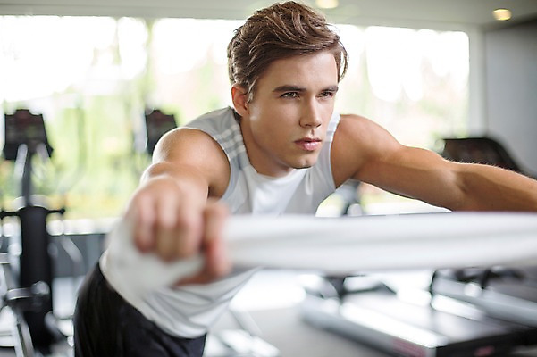 포토 JPG 서양인 외국인 라이프스타일 남자 맨라이프 모션 실내 2014년태국 한명 서기 들기 사람 상반신 성인 앞모습 30대 수건 운동 운동기구 헬스 스트레칭 헬스장 변화 목표 열정 손뻗기 성인남자한명만 장년만 장년남자만 장년남자한명만 국내포토 해외기획촬영 1 감정 뷰포인트 컨셉 건강 인종 내부 생활 장년 위생용품 남자만 남자한명만 성인남자만 성인만 파일형식