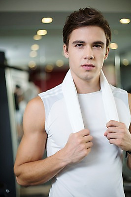 포토 JPG 서양인 외국인 라이프스타일 남자 맨라이프 모션 실내 2014년태국 한명 서기 사람 손짓 상반신 성인 앞모습 30대 수건 운동 운동기구 헬스 헬스장 변화 목표 열정 성인남자한명만 장년만 장년남자만 장년남자한명만 국내포토 해외기획촬영 1 감정 뷰포인트 컨셉 건강 인종 내부 생활 장년 위생용품 남자만 남자한명만 성인남자만 성인만 파일형식