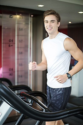 포토 JPG 서양인 외국인 라이프스타일 남자 맨라이프 모션 실내 2014년태국 한명 미소 사람 손짓 상반신 성인 옆모습 30대 운동 걷기 운동기구 헬스 헬스장 변화 목표 열정 런닝머신 성인남자한명만 장년만 장년남자만 장년남자한명만 국내포토 해외기획촬영 1 감정 뷰포인트 컨셉 표정 건강 인종 내부 생활 장년 남자만 남자한명만 성인남자만 성인만 파일형식