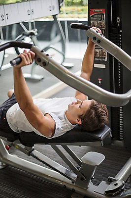 포토 JPG 서양인 외국인 라이프스타일 남자 맨라이프 모션 실내 2014년태국 한명 사람 상반신 성인 옆모습 30대 눕기 운동 운동기구 헬스 헬스장 변화 목표 열정 손뻗기 성인남자한명만 장년만 장년남자만 장년남자한명만 들어올리기 국내포토 해외기획촬영 1 감정 뷰포인트 컨셉 건강 인종 내부 생활 장년 남자만 남자한명만 성인남자만 성인만 파일형식