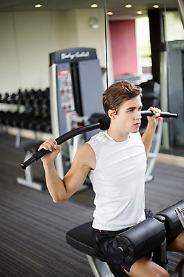 포토 JPG 서양인 외국인 라이프스타일 응시 남자 맨라이프 모션 실내 2014년태국 한명 사람 앉기 상반신 성인 옆모습 30대 운동 운동기구 헬스 헬스장 잡기 변화 목표 열정 성인남자한명만 장년만 장년남자만 장년남자한명만 국내포토 해외기획촬영 1 시선 감정 뷰포인트 컨셉 건강 인종 내부 생활 장년 남자만 남자한명만 성인남자만 성인만 파일형식