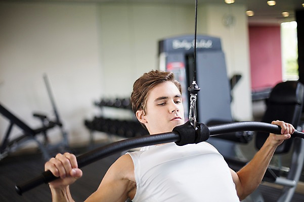 포토 JPG 서양인 외국인 라이프스타일 남자 맨라이프 모션 실내 2014년태국 한명 사람 앉기 손짓 상반신 성인 앞모습 30대 운동 운동기구 헬스 헬스장 잡기 변화 목표 열정 성인남자한명만 장년만 장년남자만 장년남자한명만 국내포토 해외기획촬영 1 감정 뷰포인트 컨셉 건강 인종 내부 생활 장년 남자만 남자한명만 성인남자만 성인만 파일형식