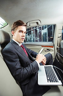 포토 JPG 주간 서양인 외국인 라이프스타일 남자 시계 맨라이프 비즈니스 모션 자동차 2014년태국 한명 미소 사람 앉기 정장 상반신 성인 야외 옆모습 30대 노트북 직장인 비즈니스맨 고급 성인남자한명만 장년만 장년남자만 장년남자한명만 국내포토 자연요소 해외기획촬영 직업 1 옷 육상교통 뷰포인트 컨셉 표정 인종 생활 장년 전자제품 남자만 남자한명만 성인남자만 성인만 파일형식