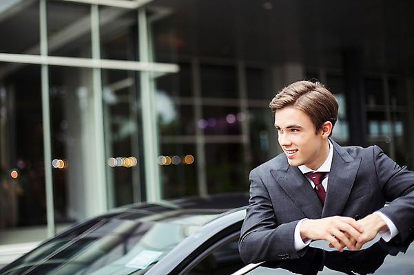 포토 JPG 주간 서양인 외국인 라이프스타일 응시 남자 맨라이프 비즈니스 모션 자동차 2014년태국 한명 서기 미소 사람 정장 상반신 성인 야외 앞모습 30대 직장인 비즈니스맨 고급 성인남자한명만 장년만 장년남자만 장년남자한명만 국내포토 자연요소 해외기획촬영 직업 1 시선 옷 육상교통 뷰포인트 컨셉 표정 인종 생활 장년 남자만 남자한명만 성인남자만 성인만 파일형식