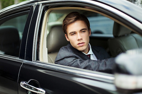 포토 JPG 주간 서양인 외국인 라이프스타일 응시 남자 맨라이프 비즈니스 모션 자동차 2014년태국 한명 사람 앉기 정장 상반신 성인 야외 옆모습 30대 운전 직장인 비즈니스맨 고급 성인남자한명만 장년만 장년남자만 장년남자한명만 국내포토 자연요소 해외기획촬영 직업 1 시선 옷 육상교통 뷰포인트 컨셉 인종 생활 장년 남자만 남자한명만 성인남자만 성인만 파일형식