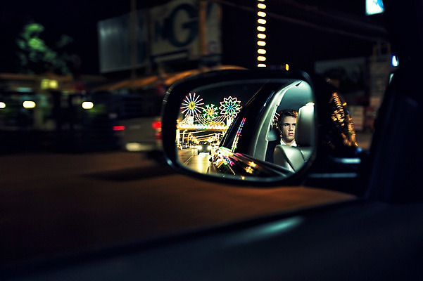 포토 JPG 서양인 외국인 라이프스타일 응시 남자 얼굴 맨라이프 야경 비즈니스 모션 자동차 2014년태국 한명 사람 성인 야외 앞모습 신체부위 30대 직장인 비즈니스맨 고급 차안 백미러 성인남자한명만 장년만 장년남자만 장년남자한명만 국내포토 해외기획촬영 직업 1 시선 육상교통 뷰포인트 컨셉 인종 생활 장년 야간 남자만 남자한명만 성인남자만 성인만 파일형식 풍경_경치