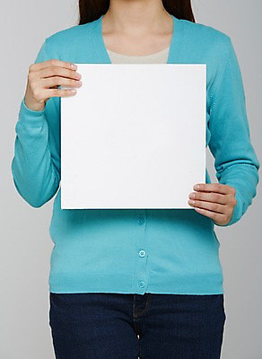 포토 JPG 스튜디오촬영 여자 포스터 종이 프레임 실내 한명 들기 사람 상반신 성인 알림 카디건 국내포토 1 모션 내부 외투 파일형식