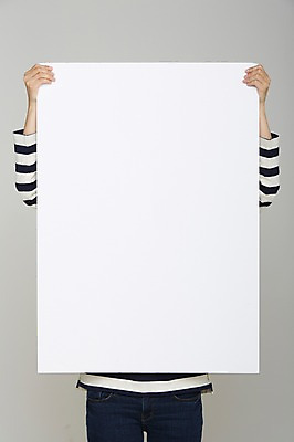 포토 JPG 스튜디오촬영 여자 포스터 종이 티셔츠 프레임 실내 한명 들기 사람 상반신 성인 줄무늬 알림 국내포토 1 셔츠 무늬 모션 내부 파일형식