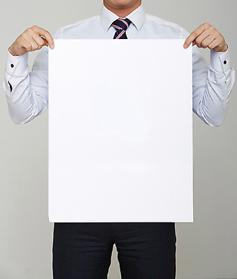 포토 JPG 스튜디오촬영 남자 포스터 종이 셔츠 프레임 실내 한명 들기 사람 정장 상반신 성인 알림 국내포토 1 옷 상의 모션 내부 파일형식