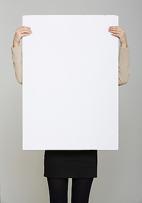 포토 JPG 스튜디오촬영 여자 포스터 종이 프레임 실내 한명 들기 사람 정장 상반신 성인 알림 국내포토 1 옷 모션 내부 파일형식